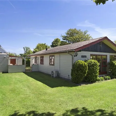 Holiday home Gunhil - 200m From The Sea In Ne Jutland By Interhome *