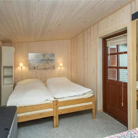 Holiday home Gunhil - 200m From The Sea In Ne Jutland By Interhome Hals