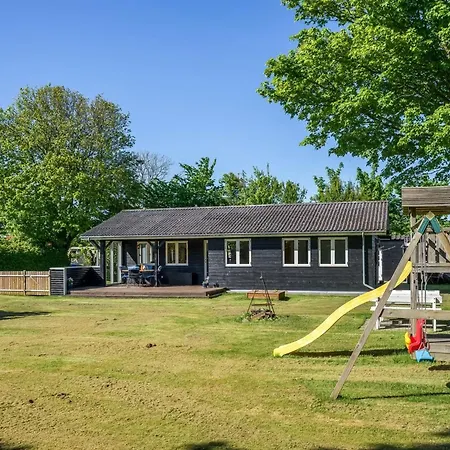 Holiday home Gunhil - 200m From The Sea In Ne Jutland By Interhome *