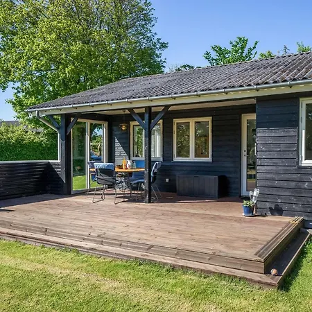 Gunhil - 200m From The Sea In Ne Jutland By Interhome Holiday home Hals